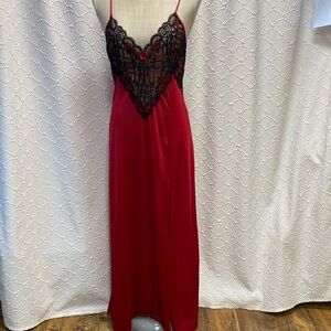 Vintage Soft Moments size small Chic Red and Black Lace‎ Chemise nightdress gown